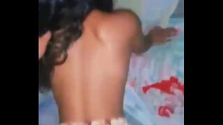 chilena infiel va al cuarto de su primo para follar mientras su novio duerme